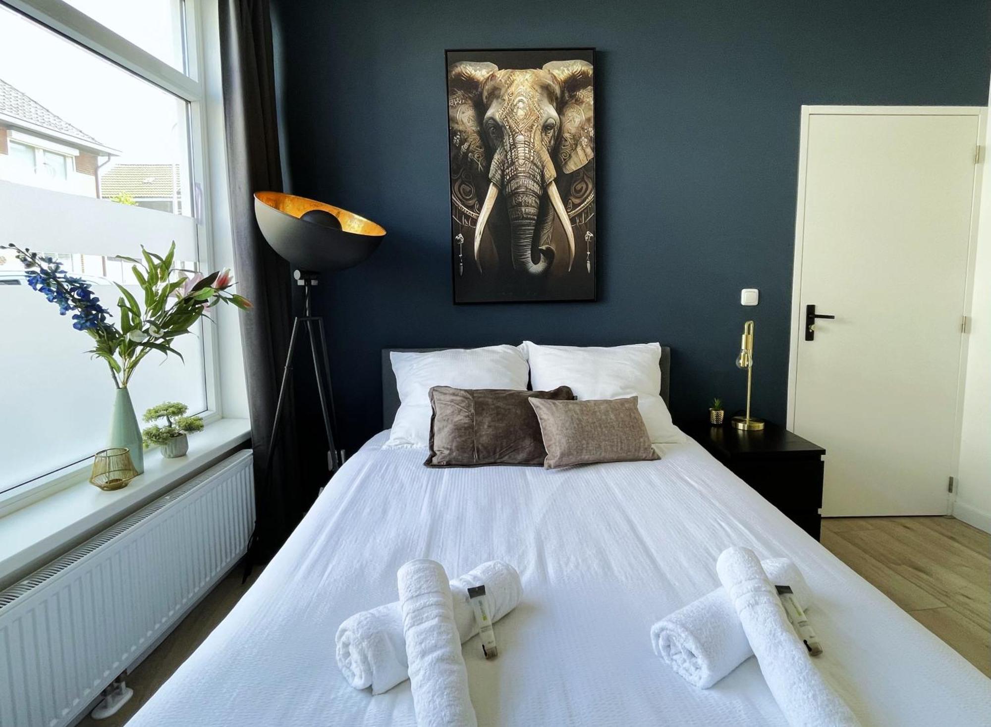 B&K Urban City Suites Tilburgo Exterior foto