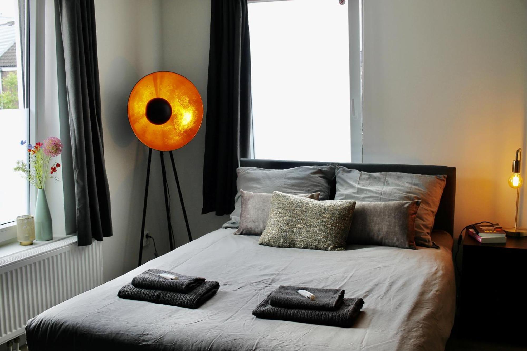 B&K Urban City Suites Tilburgo Exterior foto